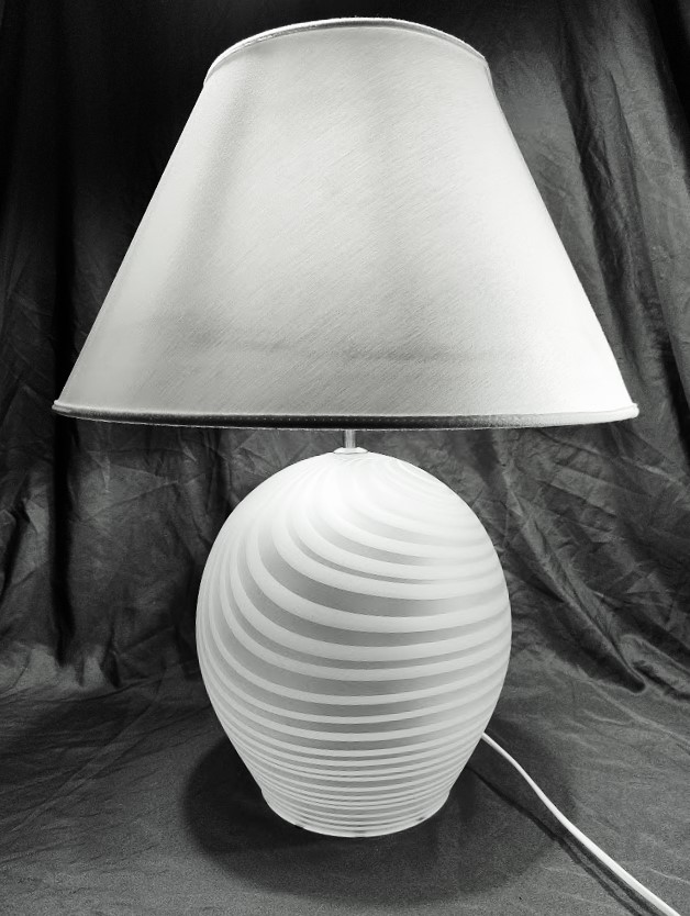 Gamle vintage lamper og telefoner