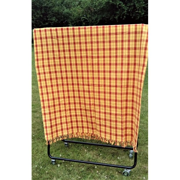 R�d- og gulternet vintage dug med frynser