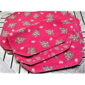 R�de vintage juled�kkeservietter med gran og hjerter
