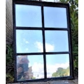 Vintage v�gspejl / New Yorker vindue med sortmalet ramme.