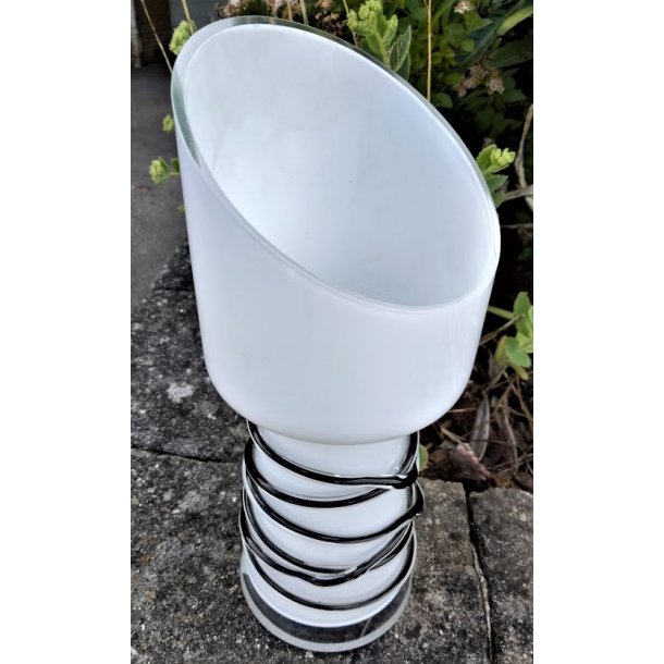 Hvid opaline glasvase 