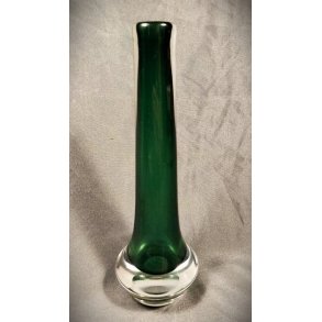 Smaragdgr�n svensk vintage glasvase