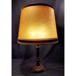 Antik bronzepatineret bordlampe