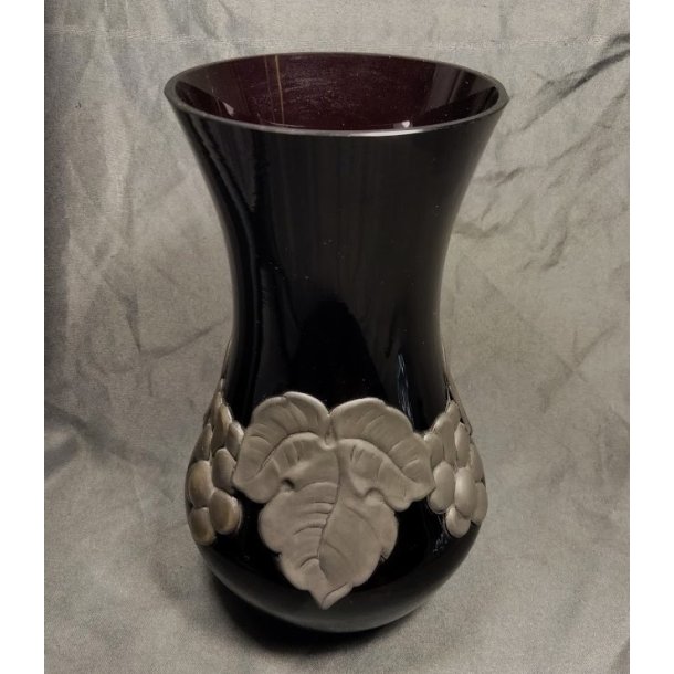 Rubinr�d Art Nouveau glasvase