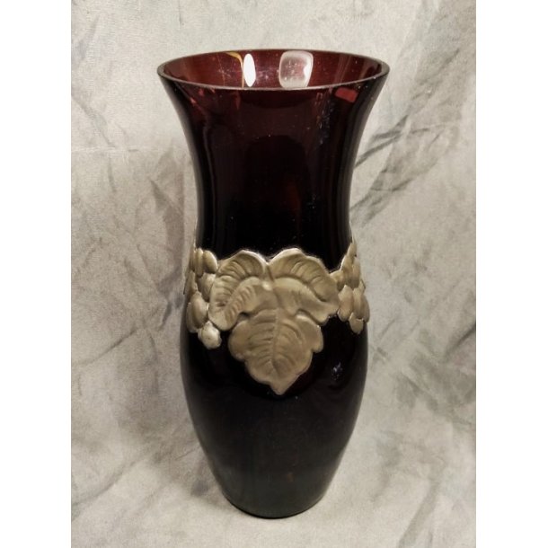 Stor rubinr�d Art Nouveau glasvase