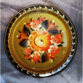 Olivengr�n russisk vintage bakke med r�de blomster