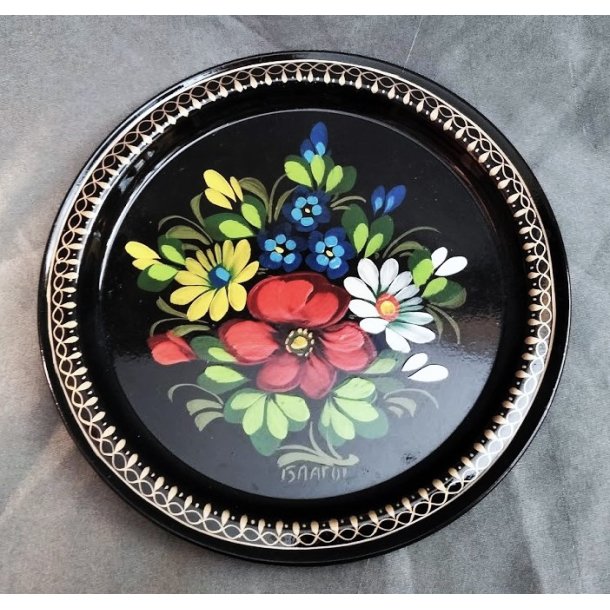 Sort russisk vintagebakke med h�ndmalede blomster