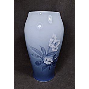 Stor B&G Art Nouveau vase med julerose