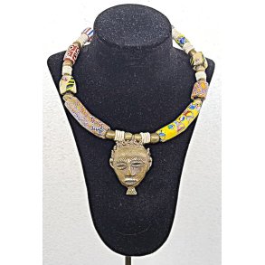 Afrikansk vintage perlek�de med antikke perler og maskevedh�ng