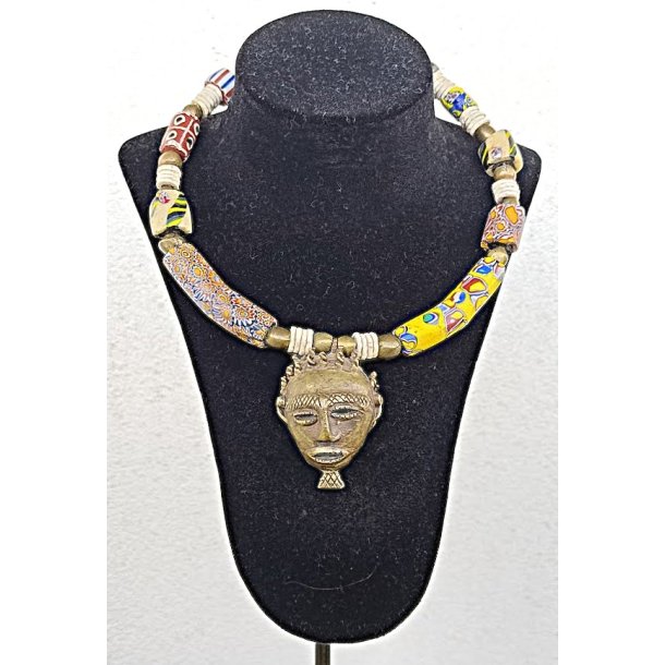 Afrikansk vintage perlek�de med antikke perler og maskevedh�ng