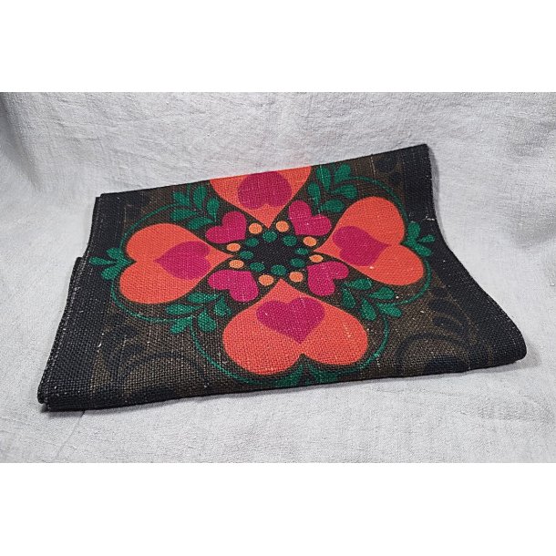 Naturfarvet vintage julel�ber fra S�dahl Design med r�de julehjerter