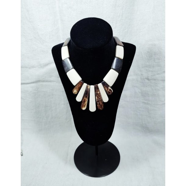 Afrikansk vintage halsk�de af b�ffelhorn