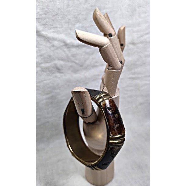Etnisk vintage armb�nd af horn og messing