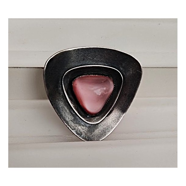 Tin broche med rosa sten