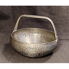 Lille vintage sk�l i hamret tin