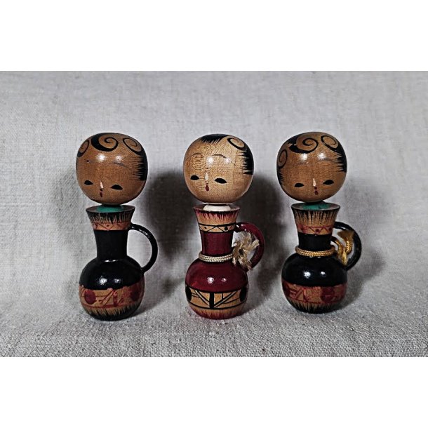 Japanske miniature Kokeshi figurer
