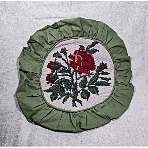 Vintage broderi pudebetr�k med r�de roser
