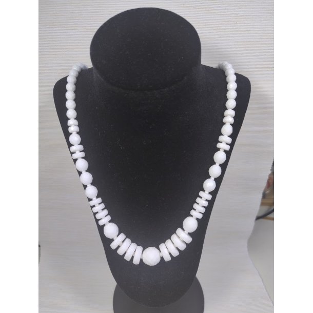 Art deco vintage halsk�de med hvide glasperler