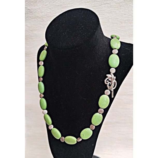 Limegr�n vintage halsk�de