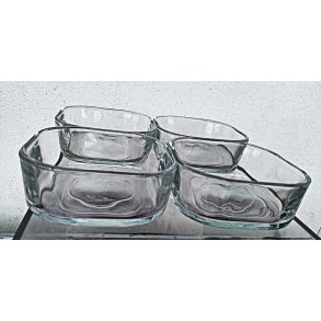 4 firkantede glassk�le