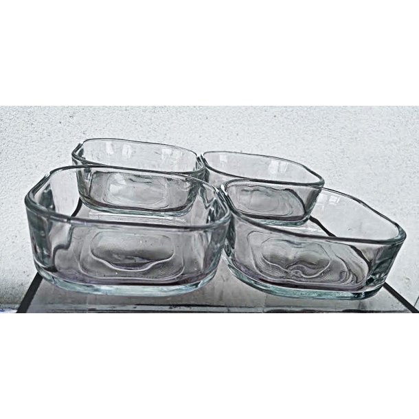 4 firkantede glassk�le