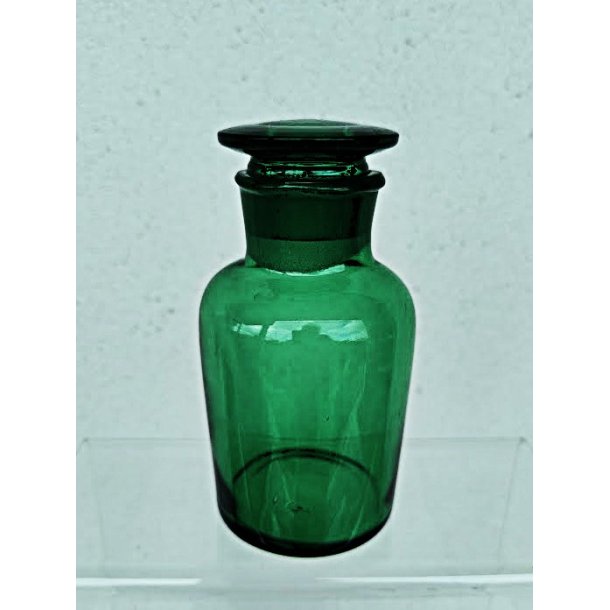 Gr�nt vintage apotekerglas